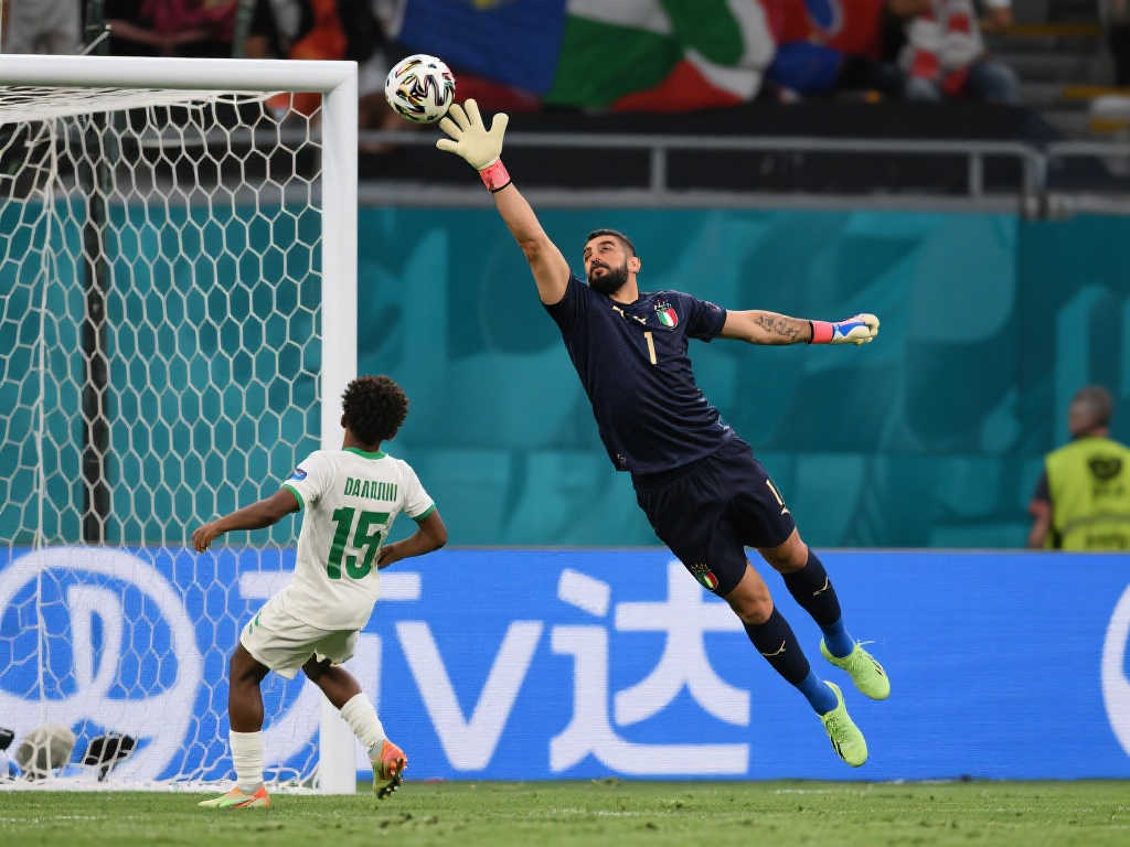 热身赛：方昊开场10分钟梅开二度，国安半场2-0领先申花.